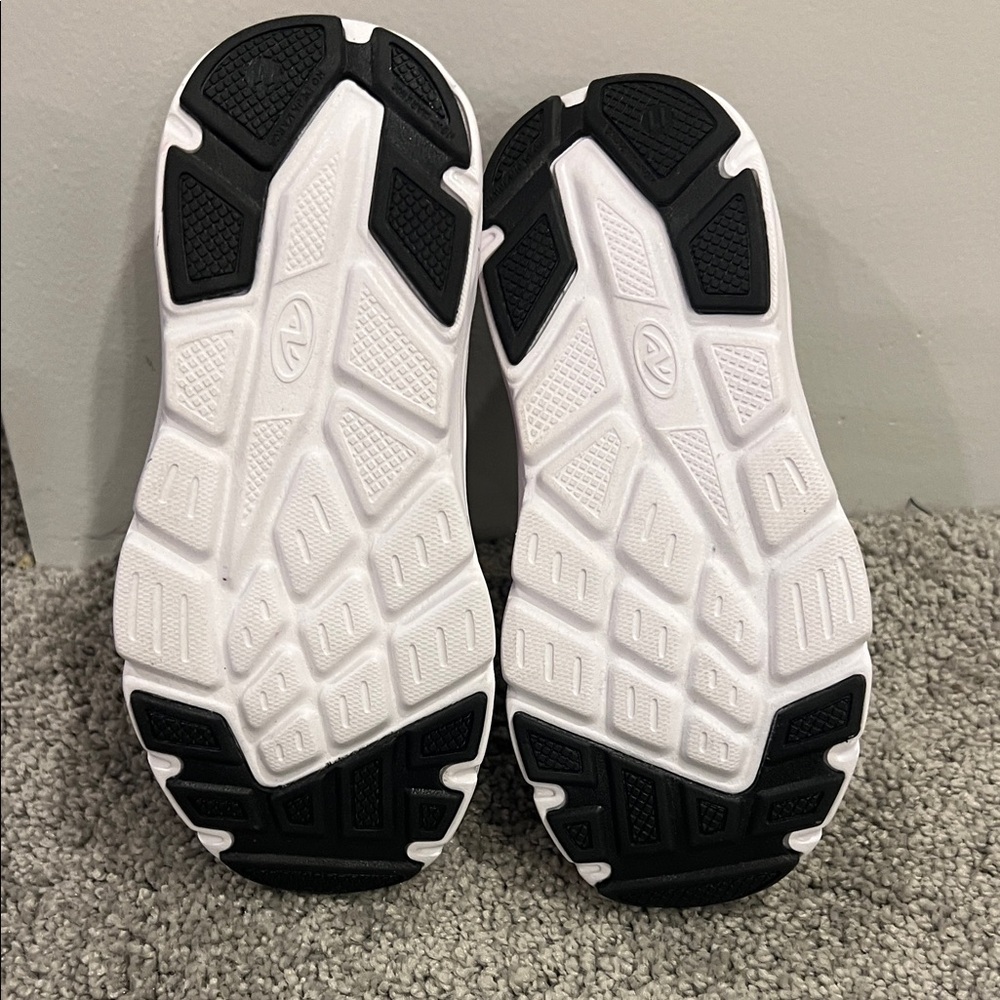 Athletic Works kids size 11 sneakers - Picture 3 of 9